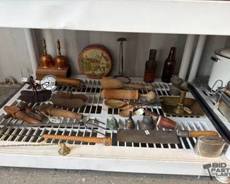 5070  Candle Holder, Hand Mixer, Barrel Taps 