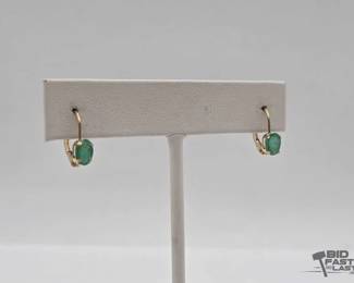 806  10kt Gold Earrings with Jadeite, 0.6g 