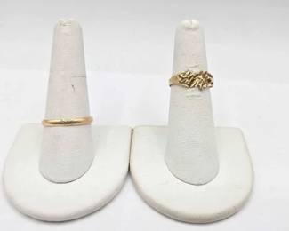 804  2 10kt Gold Rings, 2.6g 