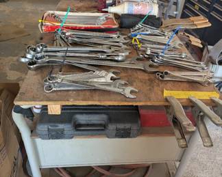 Bundled sets of wrenches, including snap-on. There will be many groups of tools available.