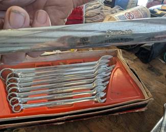 Snap-on wrench set