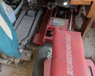 2 large hydraulic jacks