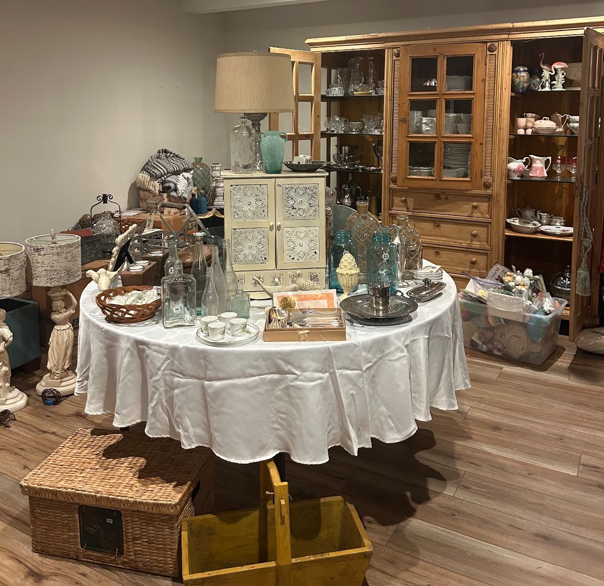 farmhouse and coastal decor items