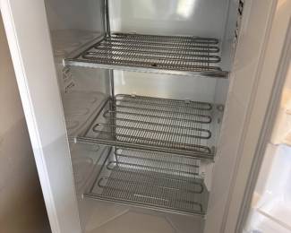  White-Westinghouse freezer, Model MFU09M2BW1