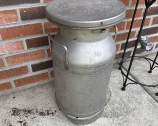 1962 Mellody Farms Chicago, Milk Can