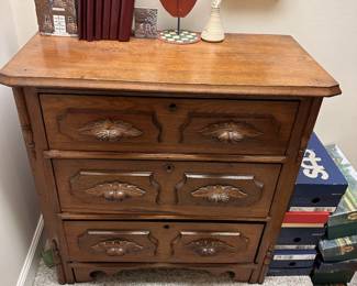 Vintage chest of drawers 
