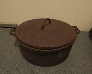 Pre Griswold “Erie” No. 9 Cast Iron Flat Top Dutch Oven with Lid