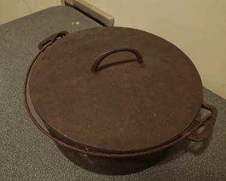 Pre Griswold “Erie” No. 9 Cast Iron Flat Top Dutch Oven with Lid