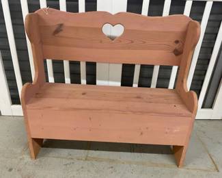 Pine Bench w/Heart 