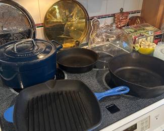 Cast iron cookware