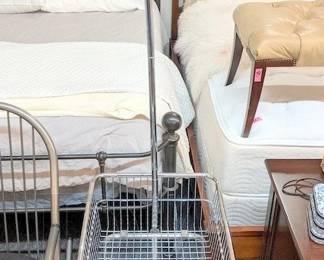 ROLLING STAINLESS LAUNDRY CART