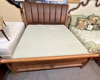 KING SLEIGH BEDSTEAD