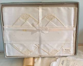 vintage embroidered linen napkins
