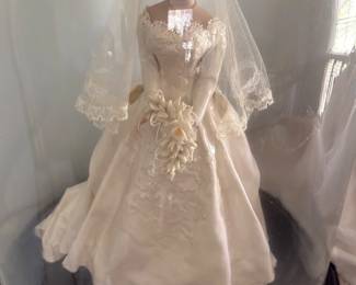  collectible porcelain bride doll