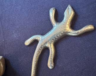 lizard-shaped figurine