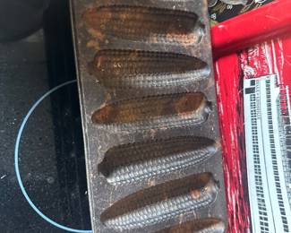 vintage cast iron cornbread pan