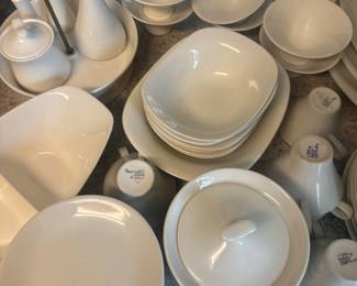 white porcelain dinnerware set