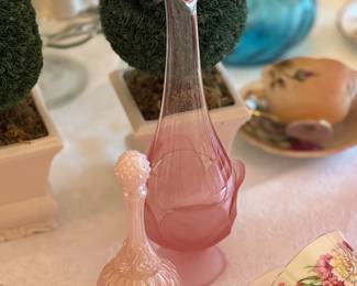 VIntage pink swung vase 