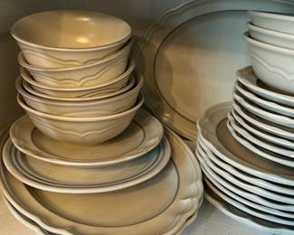 Pfaltzgraff Heirloom Cream China Set