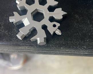 Desuccu Snowflake Multi-Tool