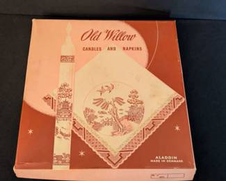 Vintage Old Willow candles and napkins set