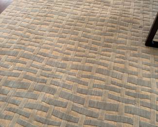 100% Wool grey and taupe basketweave patterned area rug - excellent condition - (10 x 13) with finished edge