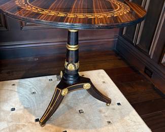 Baker Historical Charleston Collection round pedestal table - excellent condition