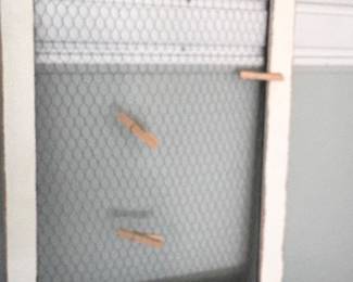 chicken wire memo/note keeper