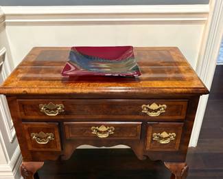 Henredon 5-drawer side table and square glass signed dish