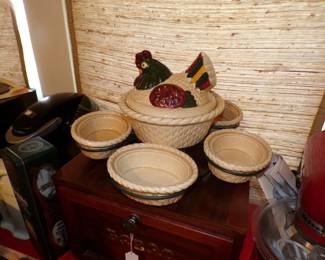 Metlox California Pottery Hen on Nest Lazy Susan Serving Centerpiece