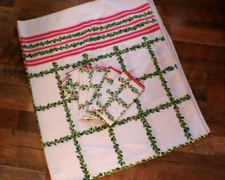 Vintage Christmas Rectangle Tablecloth and Napkins