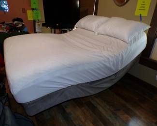 Leggett and Platt Queen Adjustable Messaging Bed