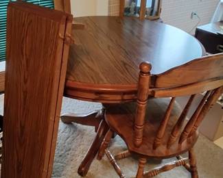 Table with 2 leaves and 6 chairs