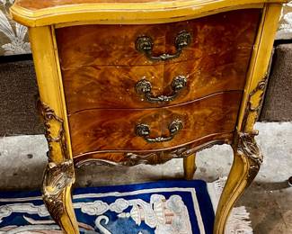 Antique side/end table/nightstand
