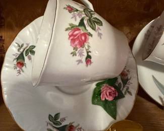 Tea cup & saucer w/gold spoon 