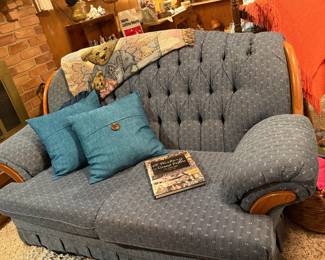 Broyhill loveseat in excellent condition 