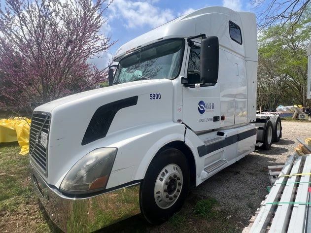 2006 VOLVO VNL TRUCK
