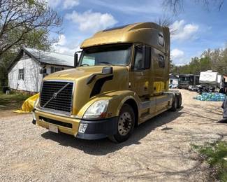 2003 Volvo VNL Truck