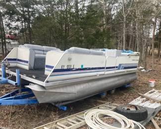 PONTOON BOAT