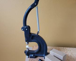 Grommet Setter and #00 and #2 dies, with a supply of 2-pc Grommets