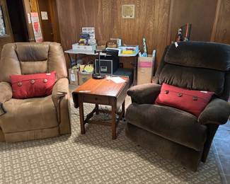 Reclilners "Ethan Allen" side table