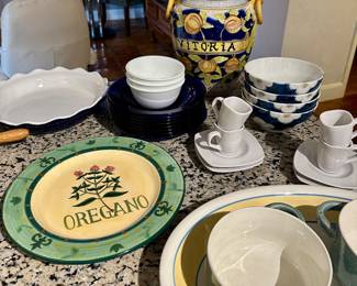 The "Vitoria" urn is sold.