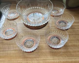 7-piece Arcoroc France salad bowl set from the 1960's or 70's. Large salad bowl and six smaller individual bowls , all made of clear glass with a copper or copper-colored base. Often referred to  as "Diamant" or "Starburst" due to diamond pattern on the glass and the starburst design at the base.