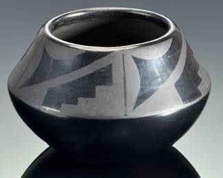 Maria & Santana Martinez San Ildefonso Black on Black Native American Pottery Vase