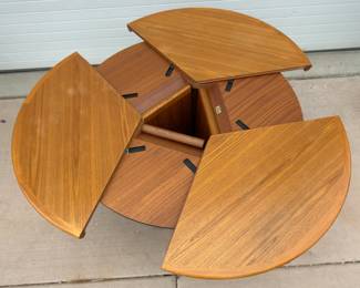 Skovby DC06T Teak "Lotus" Extending Dining Table & 5 Benny Linden Chairs