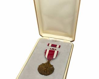 WWII US Legion of Merit Medal Set w/ Case, Ribbons, & Lapel Pin