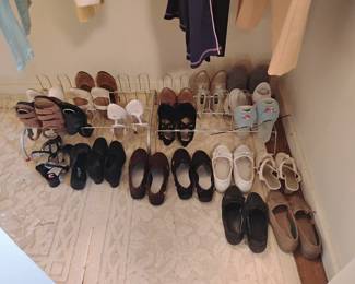 FOR SALE TILL 12:45, FREE IF NOT SOLD AT 1pm