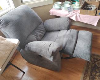 FOR SALE TILL 12:45, FREE IF NOT SOLD. ELECTRIC RECLINER
