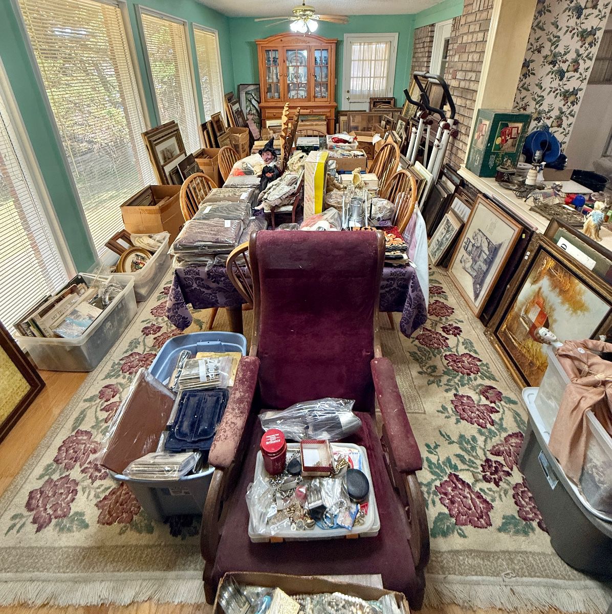 Around 1000 peices of art