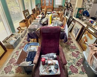 Around 1000 peices of art